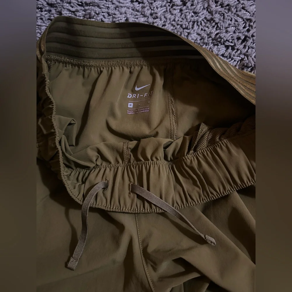 Nike DriFit pants - Picture 3 of 7